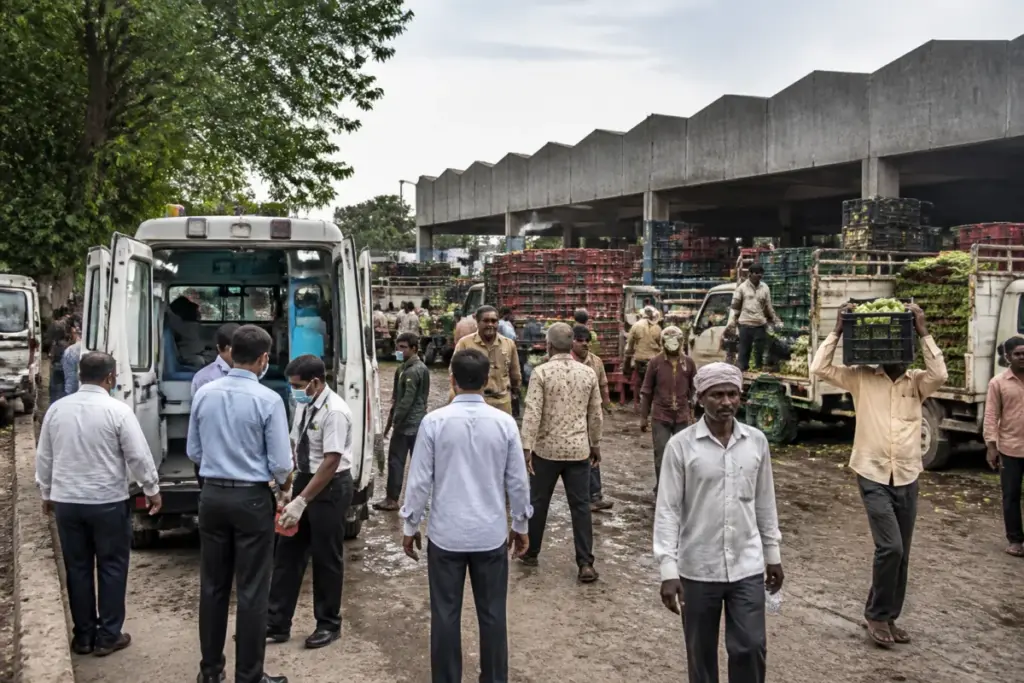 Pune Market Yard ambulance and emergency response concerns at Gultekdi wholesale market