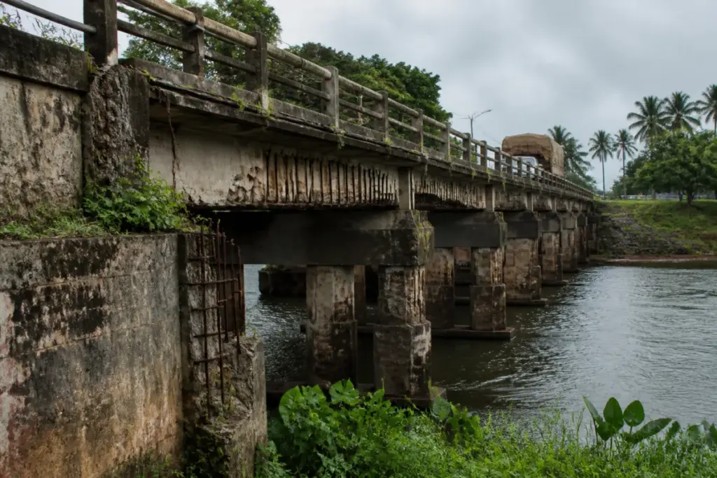 Deteriorating Cherai Bridge with exposed reinforcement and damaged concrete in Kerala