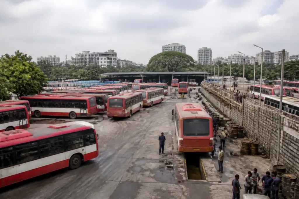 PMPML bus fleet operating on a Pune road amid the city’s public transport expansion