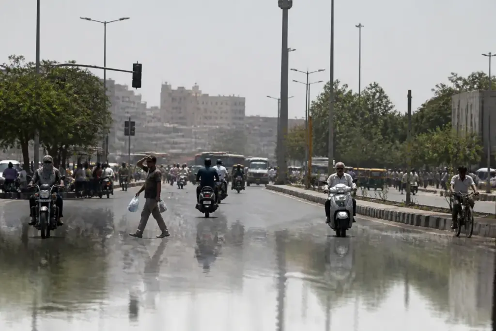 Rajkot temperature rises as residents face intense afternoon heat in Gujarat