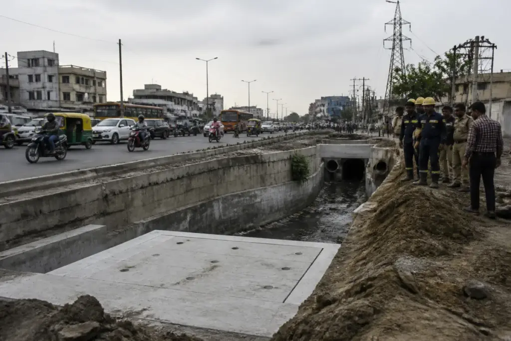 Open drain beside Piplaj-Pirana Road in Ahmedabad, highlighting urban drainage safety risks