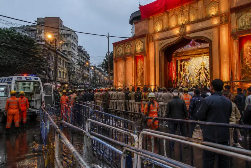Chorbagan stampede probe linked to a crowded Kolkata Durga Puja pandal entrance