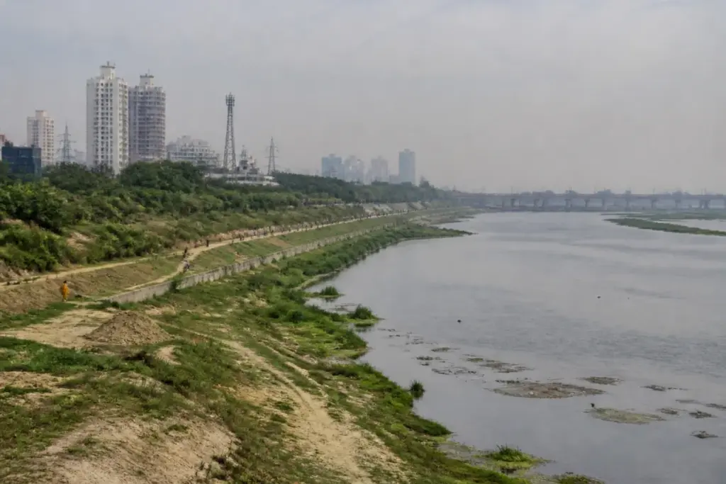 Delhi Yamuna riverfront proposal along the river with public spaces and green embankments