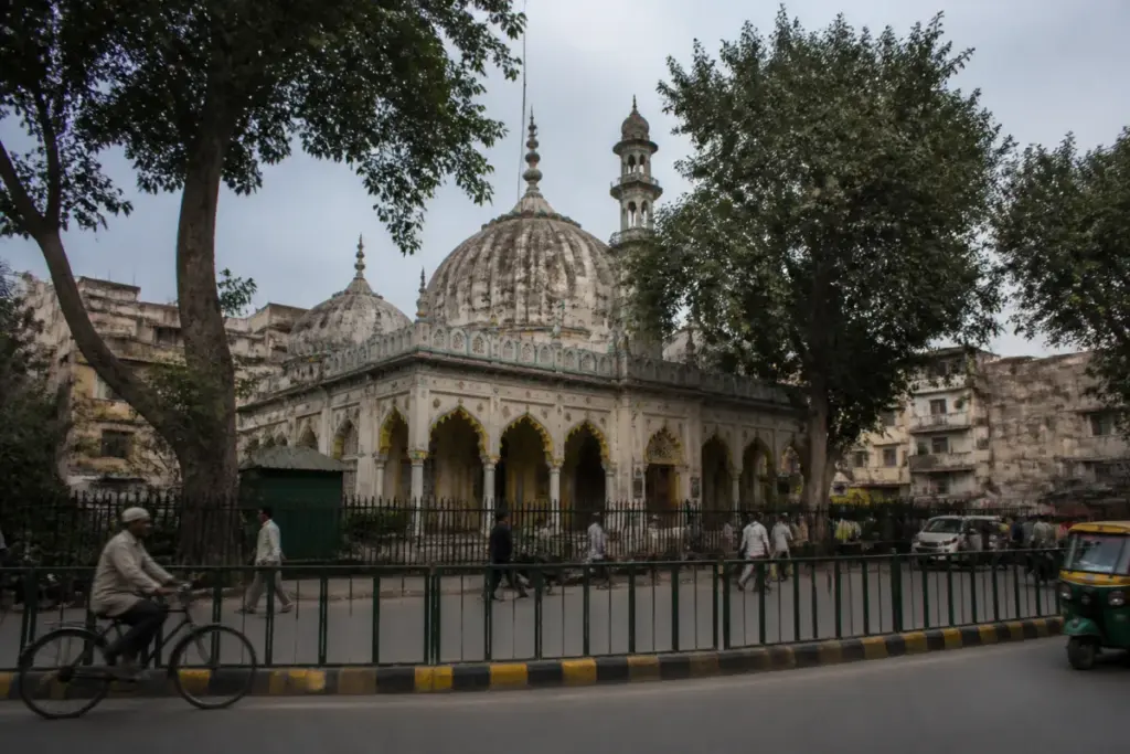 Race Course Mosque in Delhi amid a reported eviction dispute