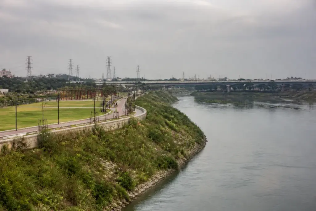 Proposed Yamuna riverfront project along Delhi’s river corridor with open public spaces and walking tracks