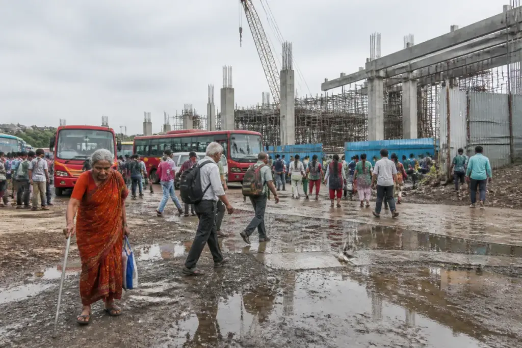 Avadi bus terminus under construction beside a temporary commuter facility