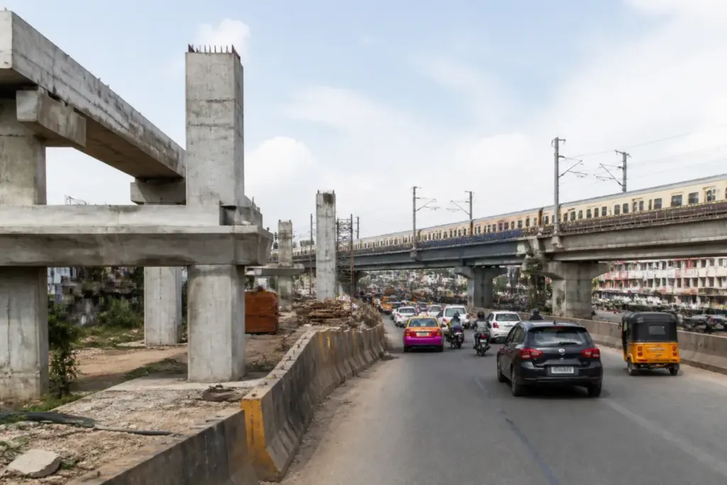 Padi RoB widening work on Chennai’s Inner Ring Road near the railway bridge