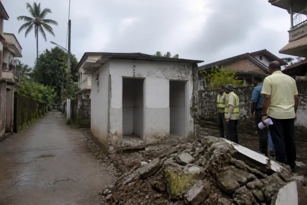 Calconda toilet demolition ordered by the Bombay High Court in Margao, Goa