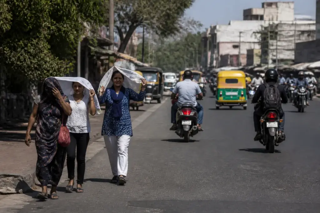 Rajkot heat record shown by a sunlit Gujarat city street under intense afternoon heat