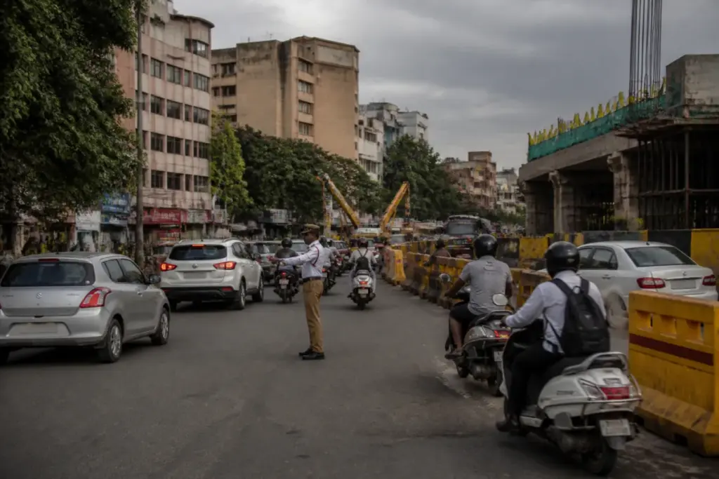 Pune traffic changes near Market Yard during Swargate–Katraj metro construction
