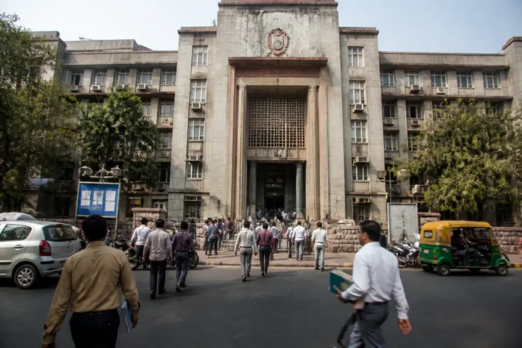 Ahmedabad Municipal Corporation building linked to the AMC outsourcing tender proposal