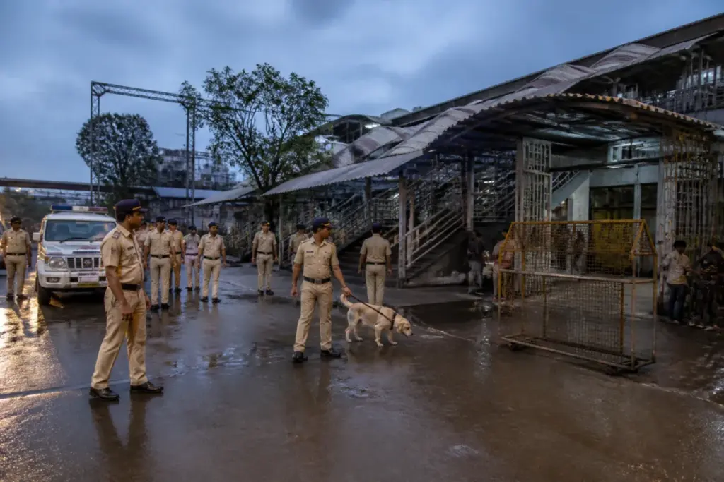 Bhayandar bomb threat response near a railway station and police facility