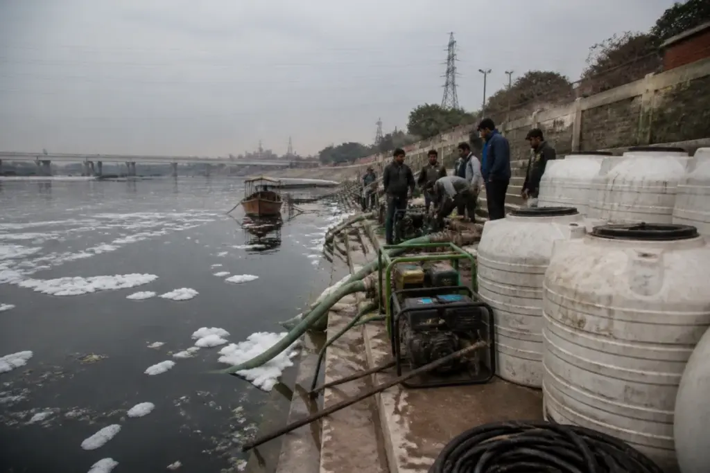 Delhi Jal Board tender controversy over defoaming equipment near the Yamuna at Kalindi Kunj
