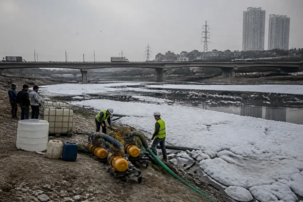 Yamuna foam removal equipment at Kalindi Kunj in Delhi