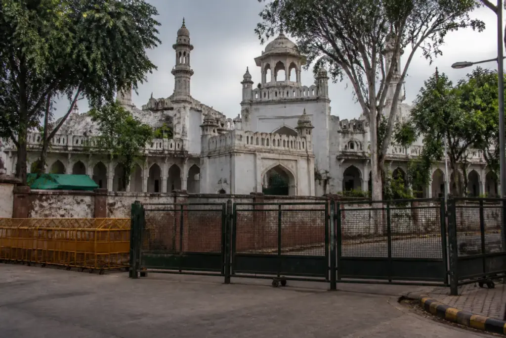 Race Course Mosque near Lok Kalyan Marg, central Delhi, amid an eviction notice dispute.