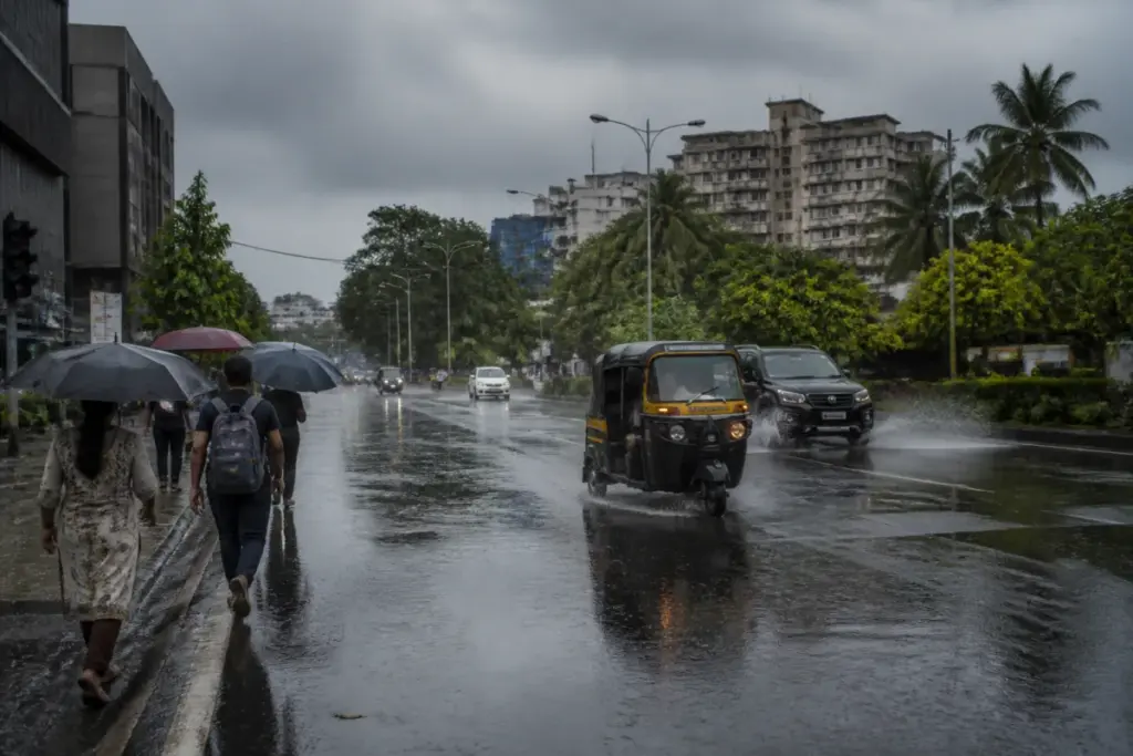 Kerala rain alert showing heavy monsoon rain over an urban road