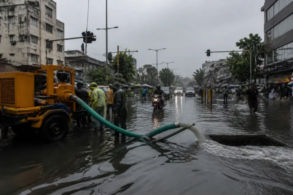 Chennai rainfall causing waterlogging on an urban street as civic crews respond
