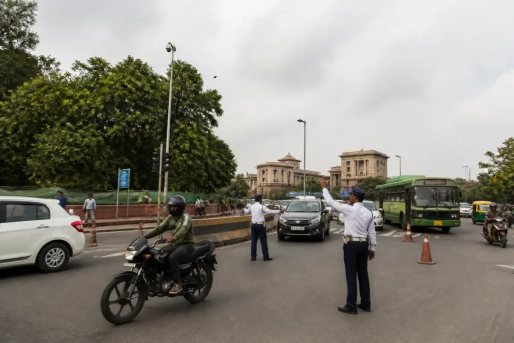Delhi traffic diversion near Rajghat affecting central Delhi roads during a VVIP movement