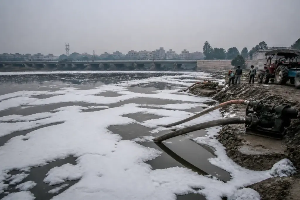 Yamuna foam removal tender scrutiny at Kalindi Kunj in Delhi