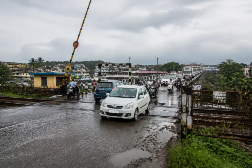 Comba ROB project area at Margao railway crossing, where traffic congestion affects daily commuters.