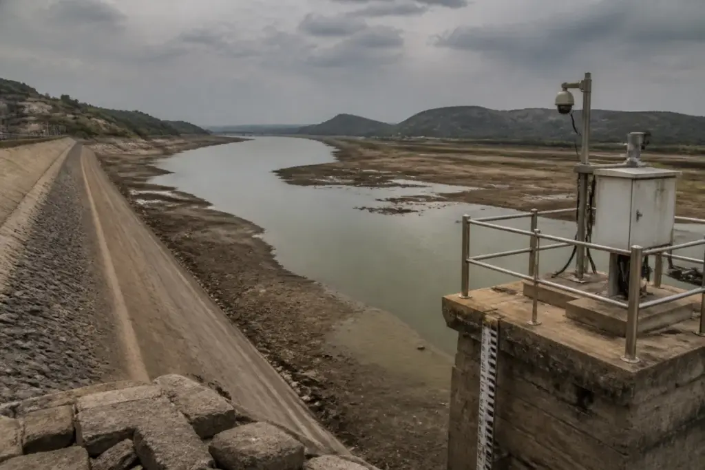 Krishna water sharing dispute involving Telangana and Andhra Pradesh reservoirs