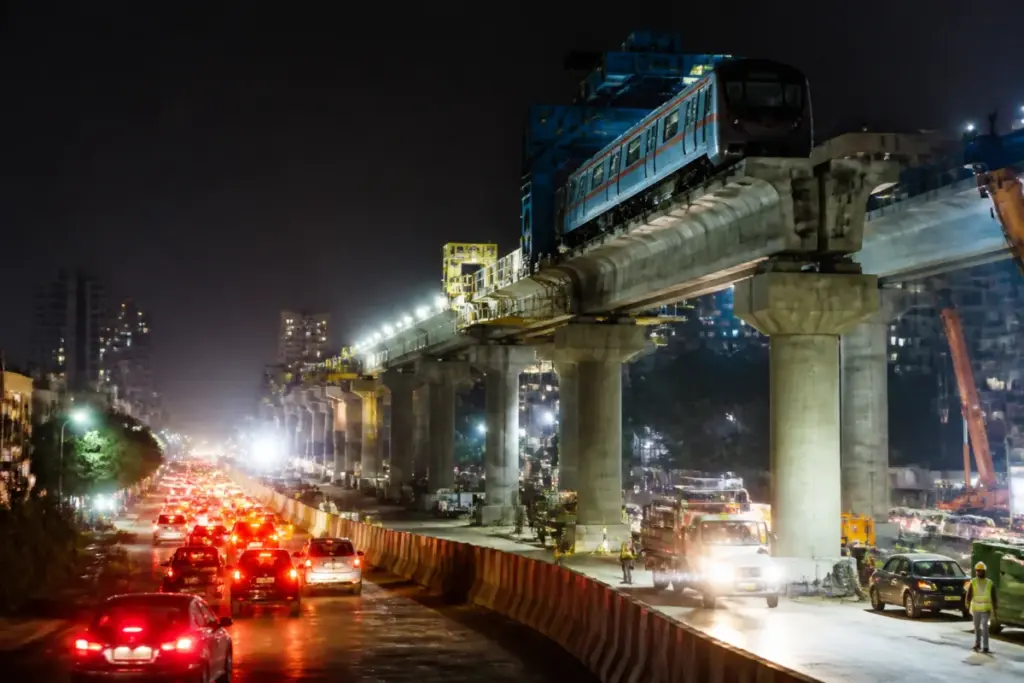 Mumbai Metro Line 4 construction and elevated tracks near Thane's Ghodbunder Road