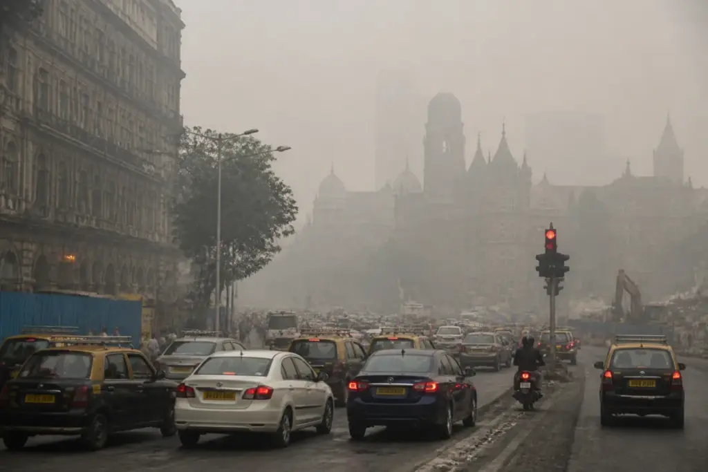 Mumbai air pollution and smog over busy roads near Crawford Market