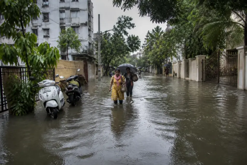 Tamil Nadu rainfall floods an urban road as residents move through waterlogged Chennai neighbourhoods